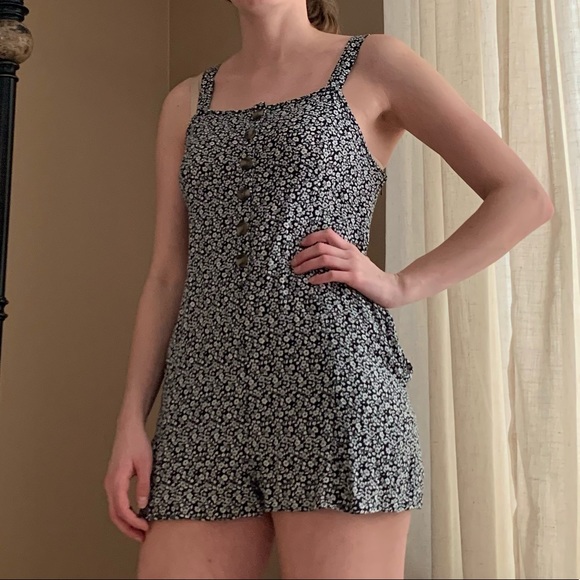 American Eagle Floral Romper - Picture 1 of 4